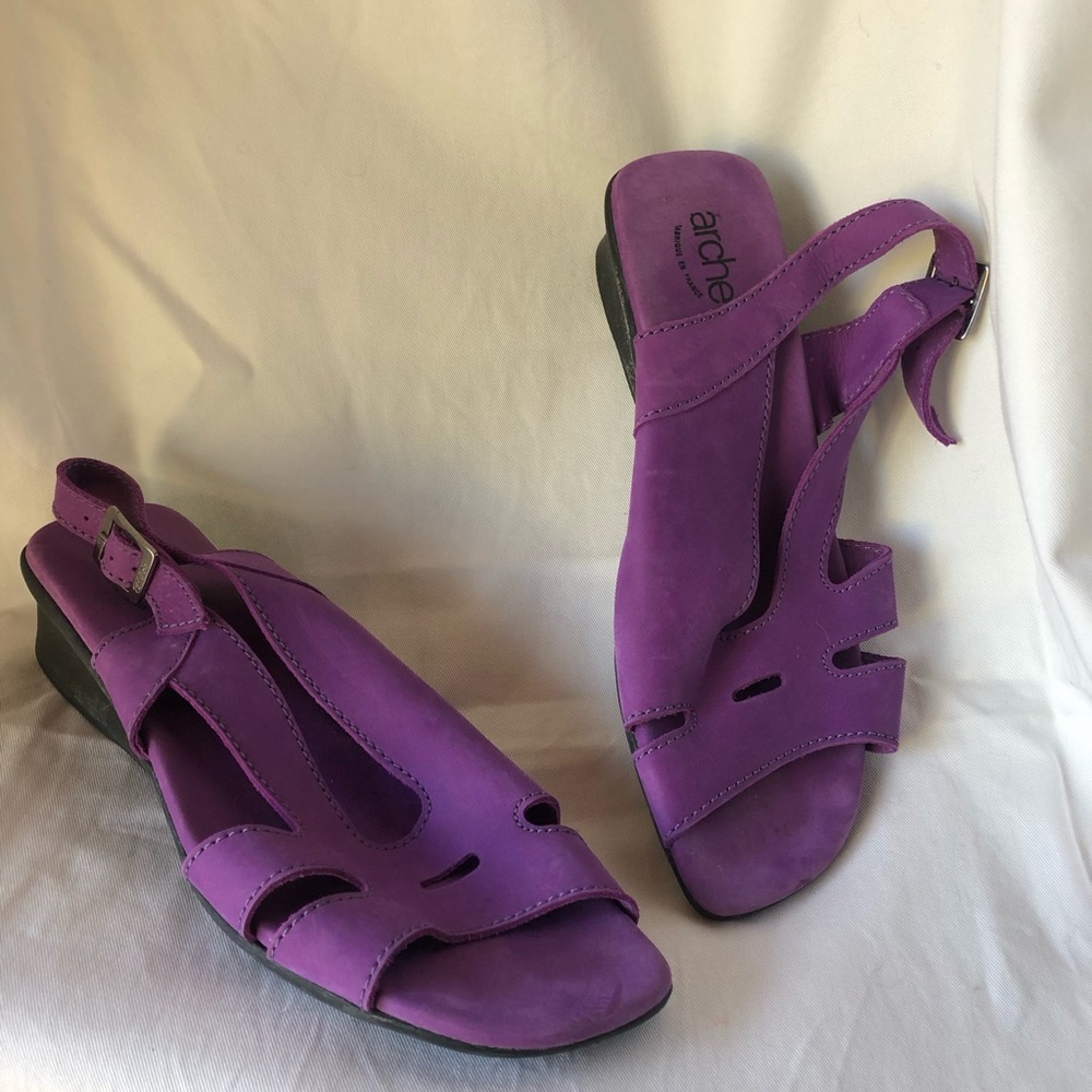 Gorgeous orchid purple sandals, chunky heels. Size 40